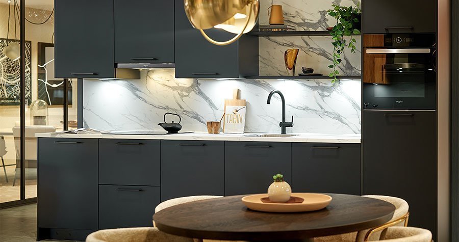 Rechte donkere standaard keuken woningbouw | Gennu